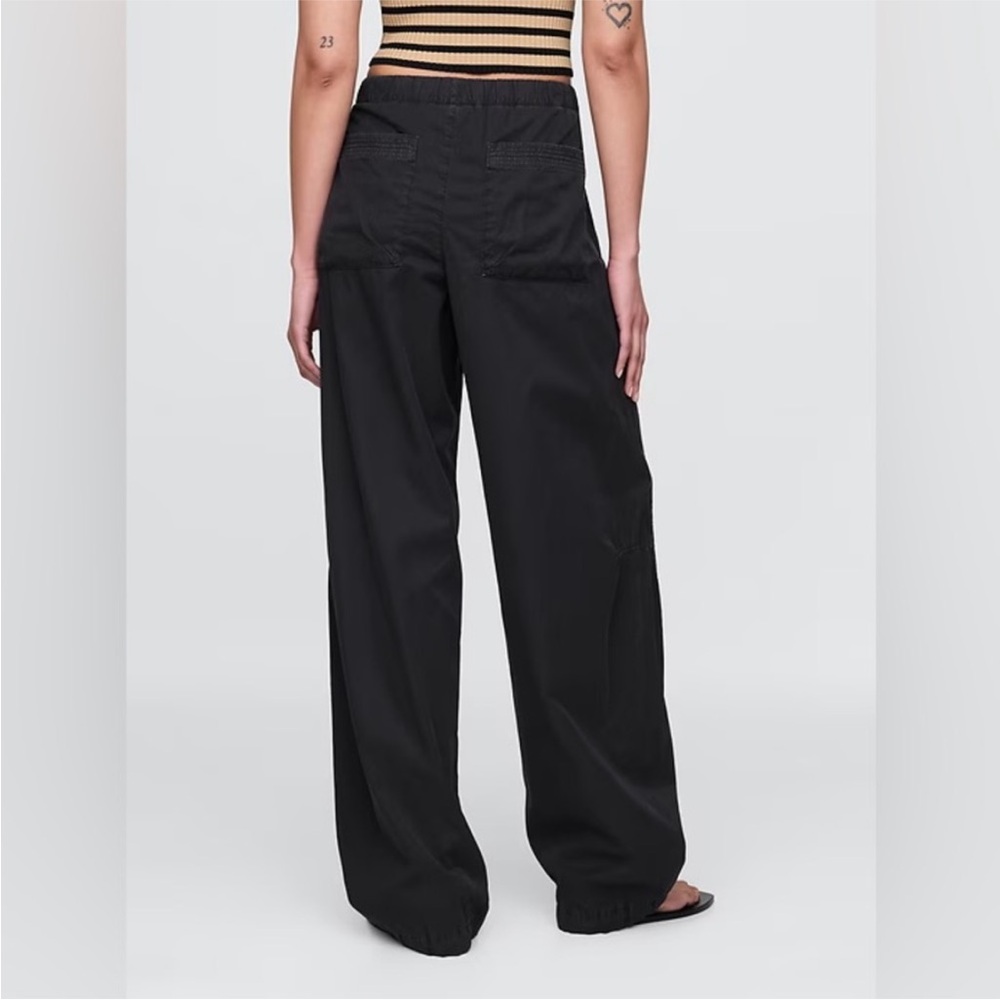 NEW! GAP Black Mid Rise Barrel Parachute Pants - 771394 🩷 - Picture 2 of 4